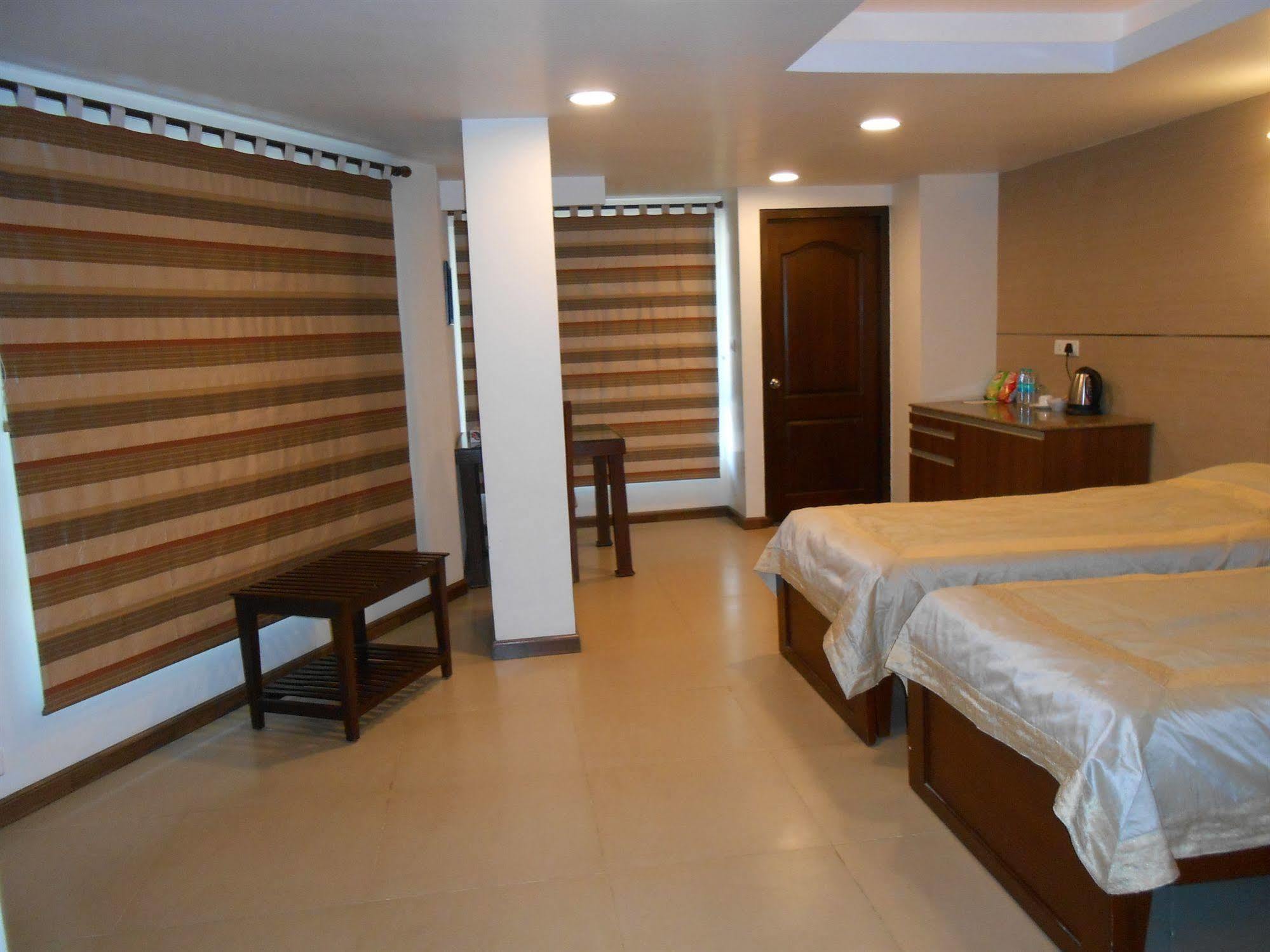 Brunton Heights Executive Suites Bangalore Bagian luar foto